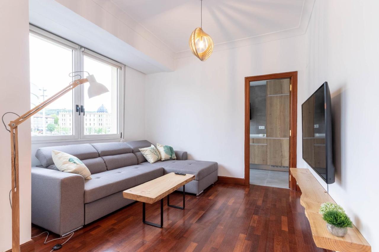 Apartamento Con Vistas Al Estadio San Mames Bilbao Ngoại thất bức ảnh